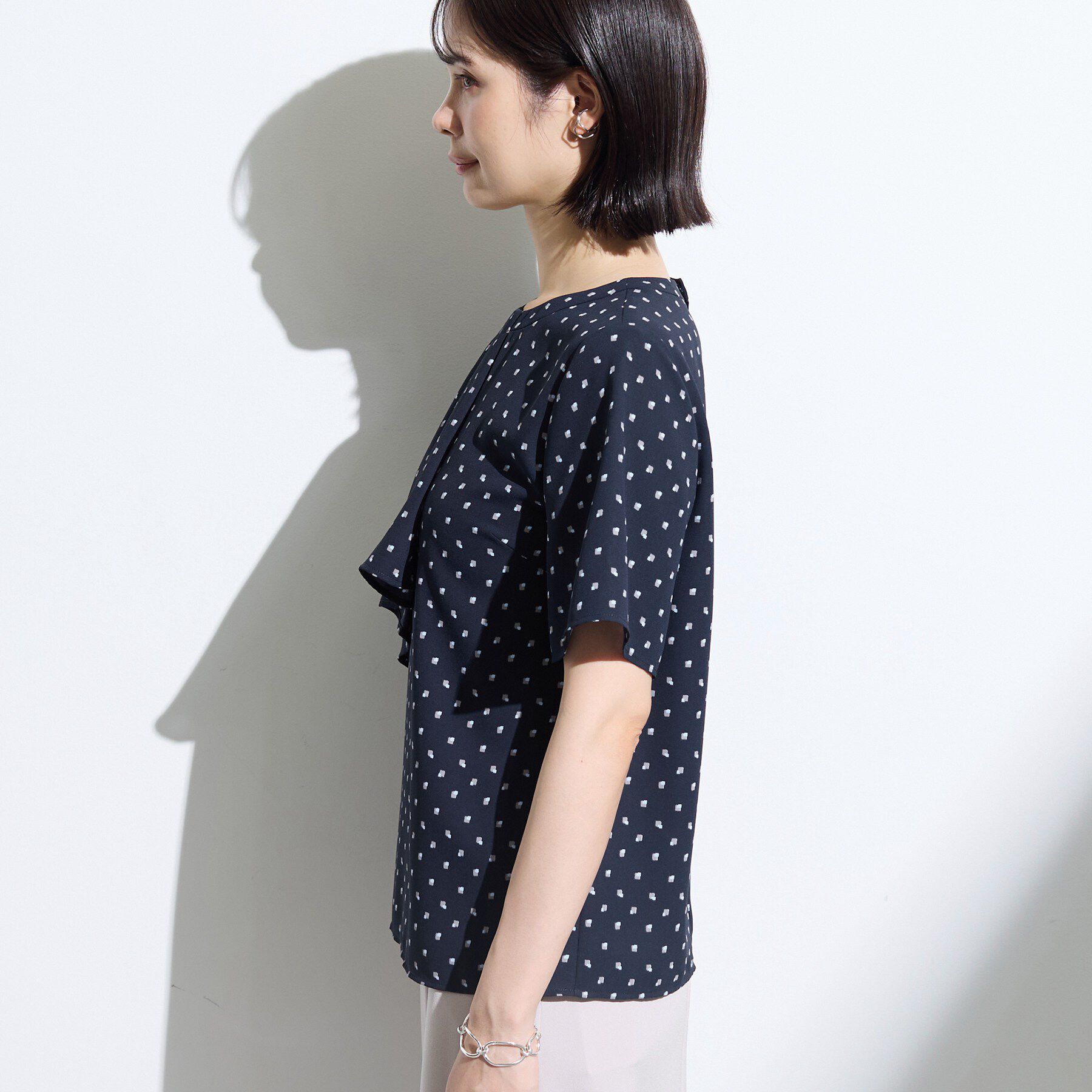 INDIVI「【洗える／スーツインナー／UVケア】ボウタイ風 幾何学柄ブラウス」|シャツ・ブラウス|