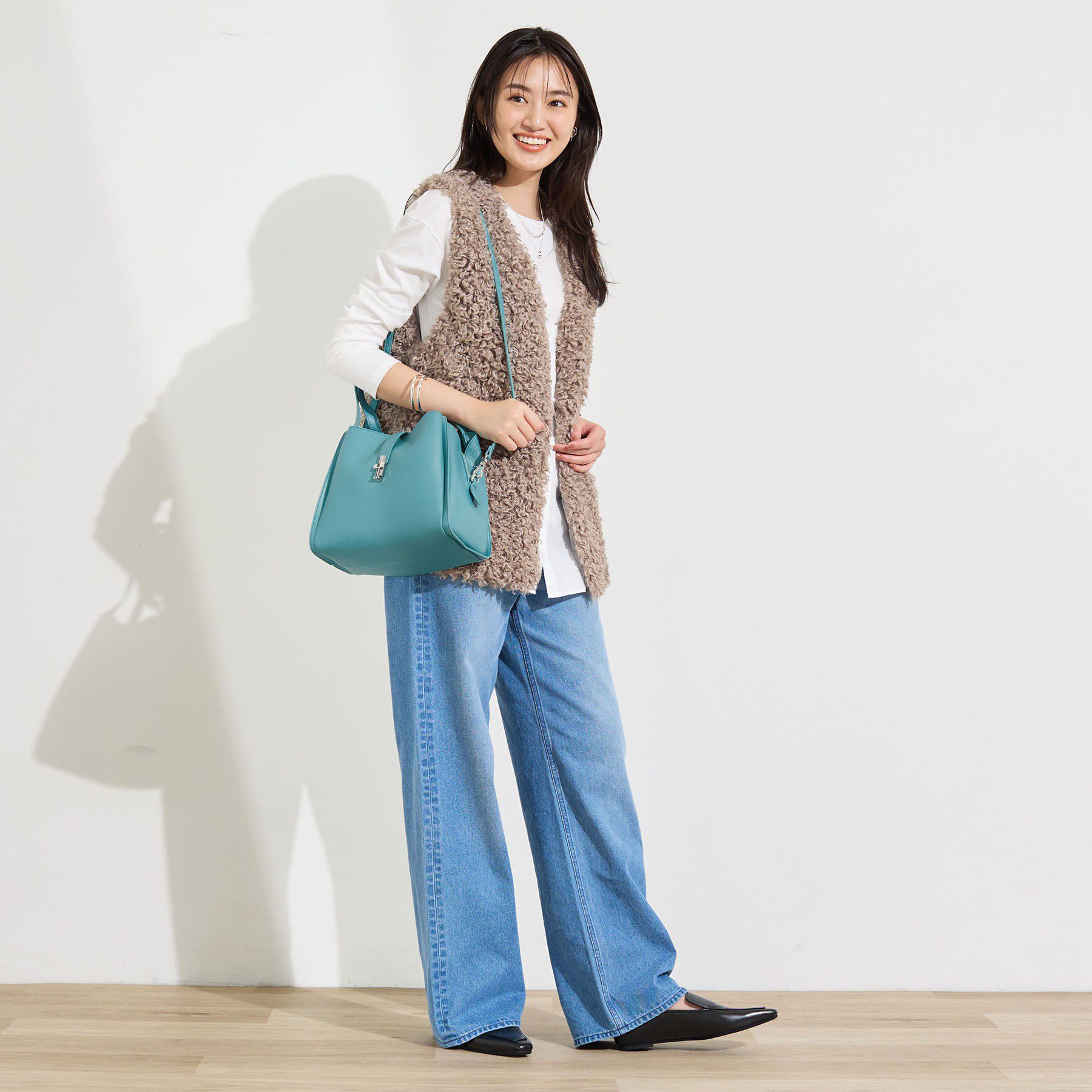 INDIVI「【合皮／ショルダー付】メタルデザイン ミドルバッグ」|トートバッグ|