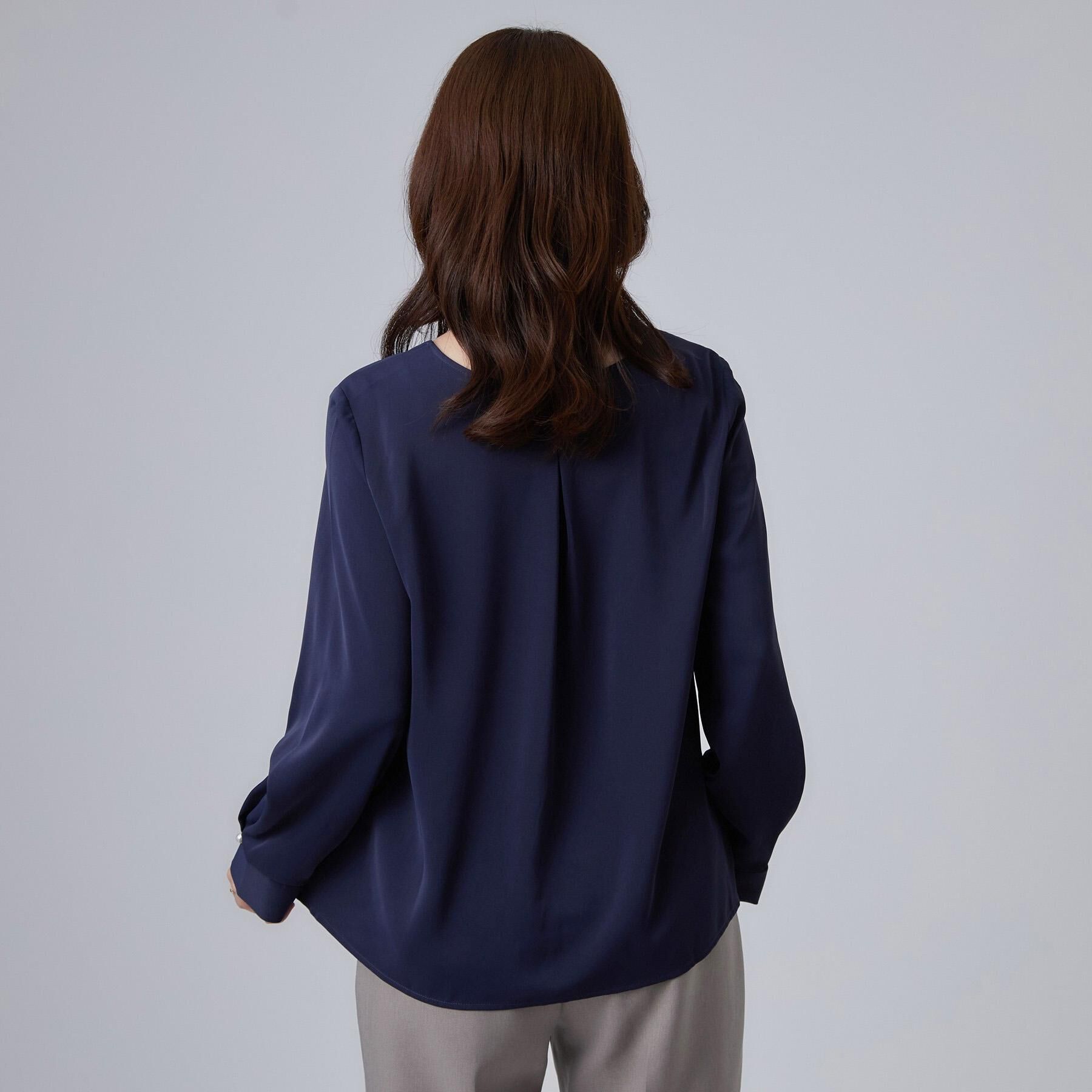 SHOO･LA･RUE「【通勤/UV/洗濯後しわになりにくい/S-LL】華やかに見せてくれる プチフリルサテンブラウス」|シャツ・ブラウス|