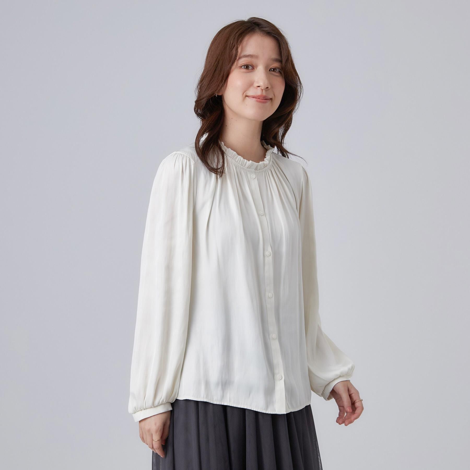 SHOO･LA･RUE「【通勤/UV/洗濯後しわになりにくい/S-LL】華やかに見せてくれる プチフリルサテンブラウス」|シャツ・ブラウス|