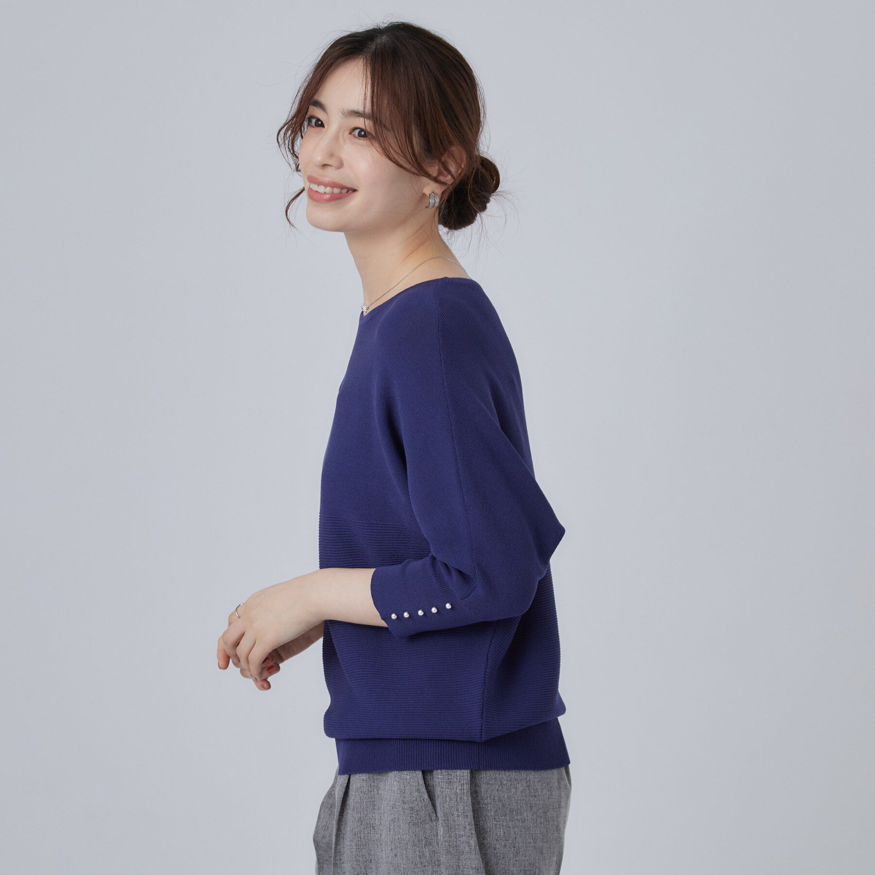 SHOO･LA･RUE「【毛玉になりにくい】パール調ボタンが女性らしさをプラス ガーター切替 7分袖ドルマンニット」|ニット・セーター|
