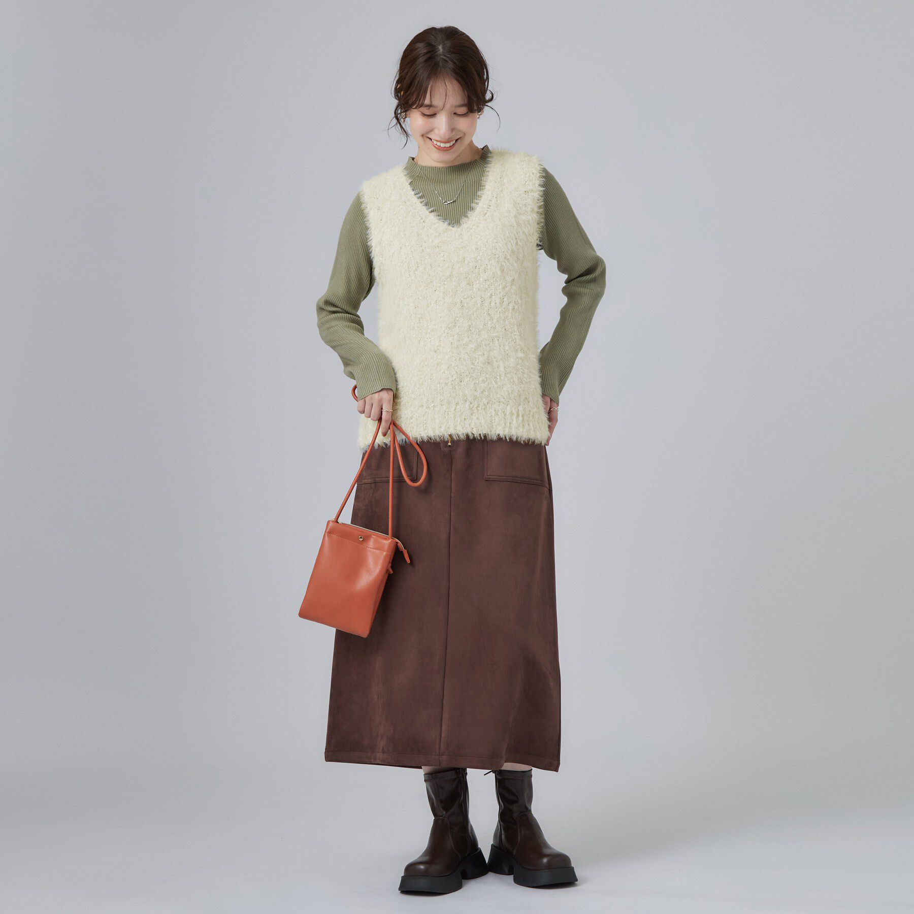 SHOO･LA･RUE「【洗濯機可】重ねるだけで華やかに。ポンポンシャギーベスト」|ベスト・ジレ|