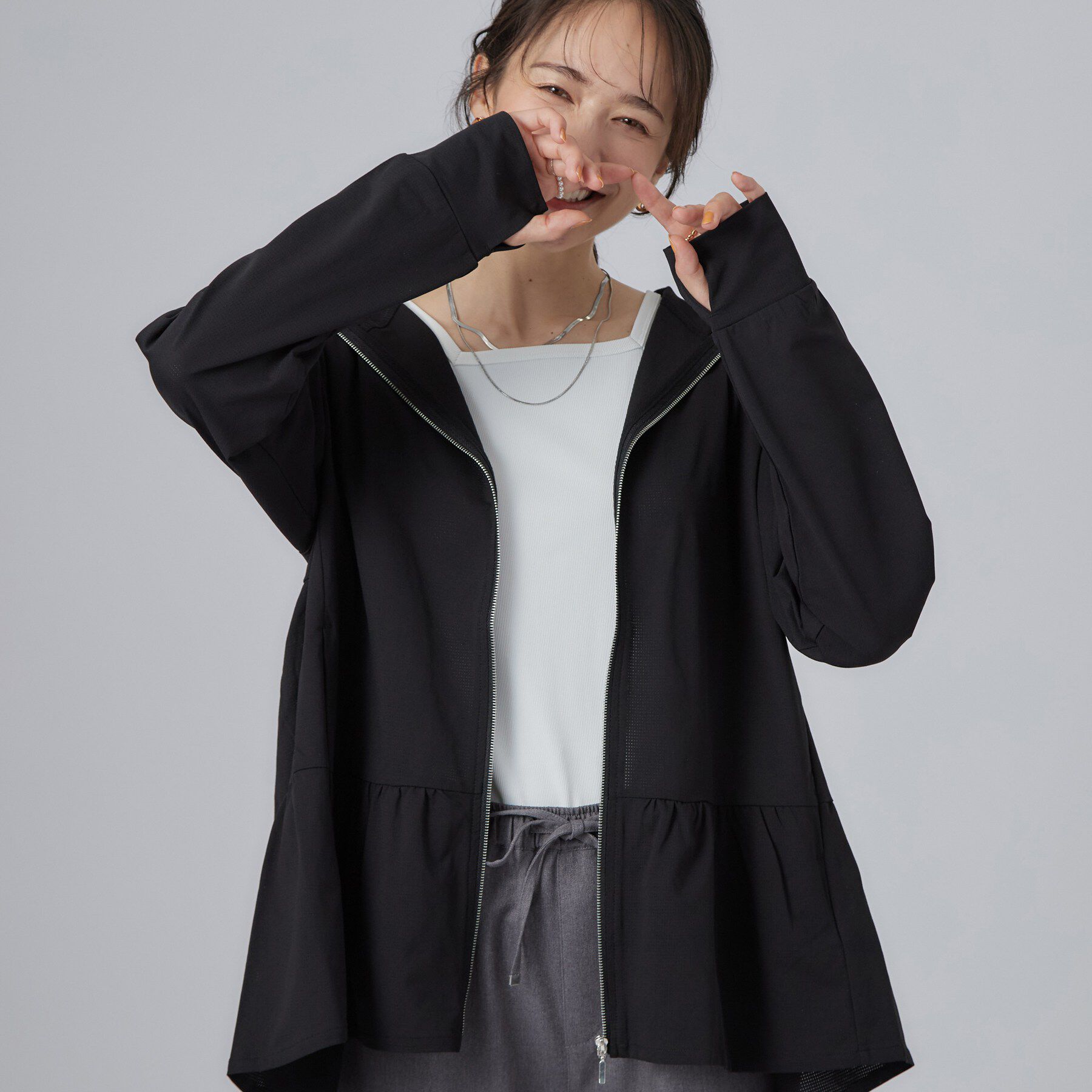 SHOO･LA･RUE「【洗濯機可/S-LL/UVカット】さりげない甘さをプラスする ティアードパーカー」|カーディガン|ブラック(019)