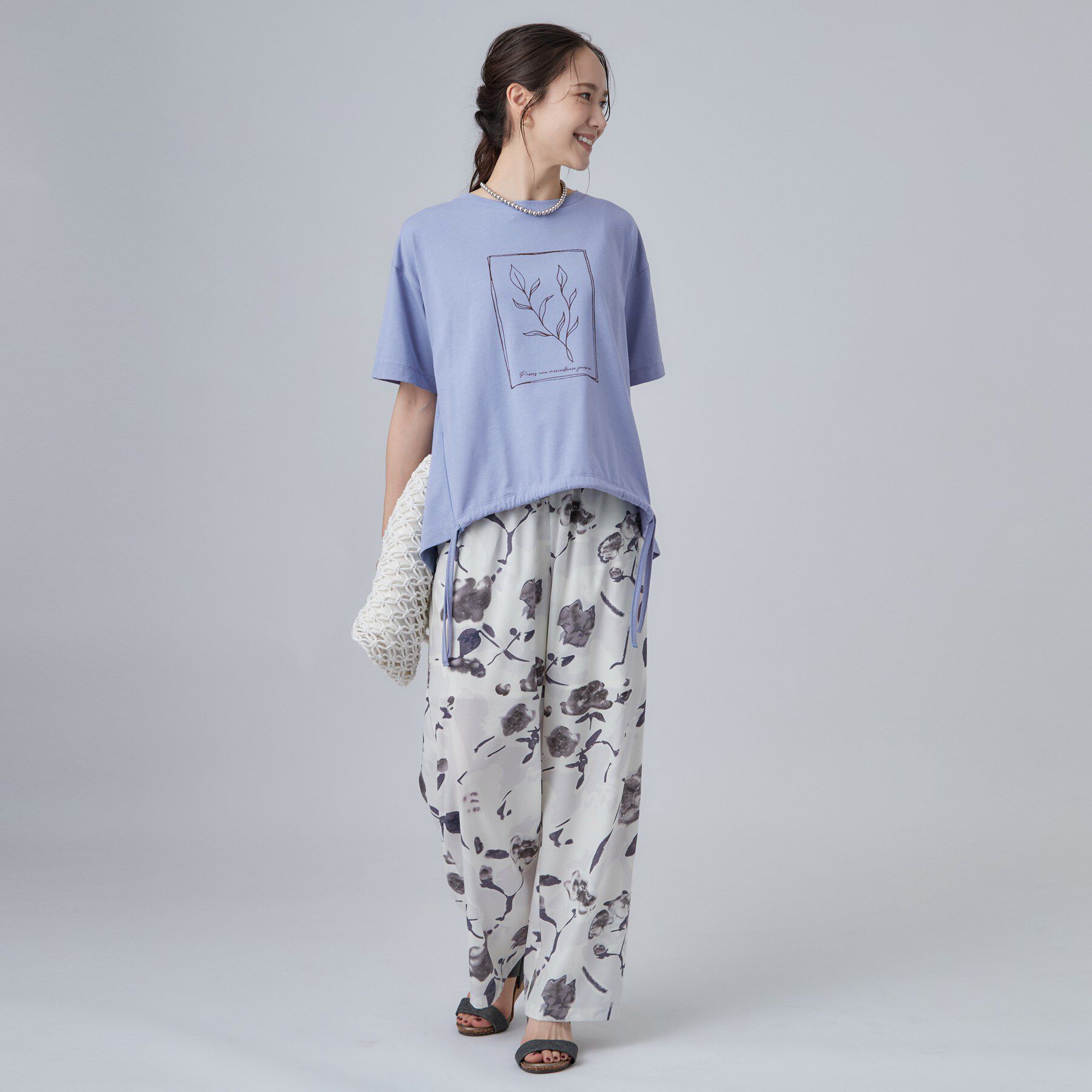 SHOO･LA･RUE「【洗濯機可/体型カバー】プリントデザインが目を惹く 裾シャーリングTシャツ」|Tシャツ・カットソー|