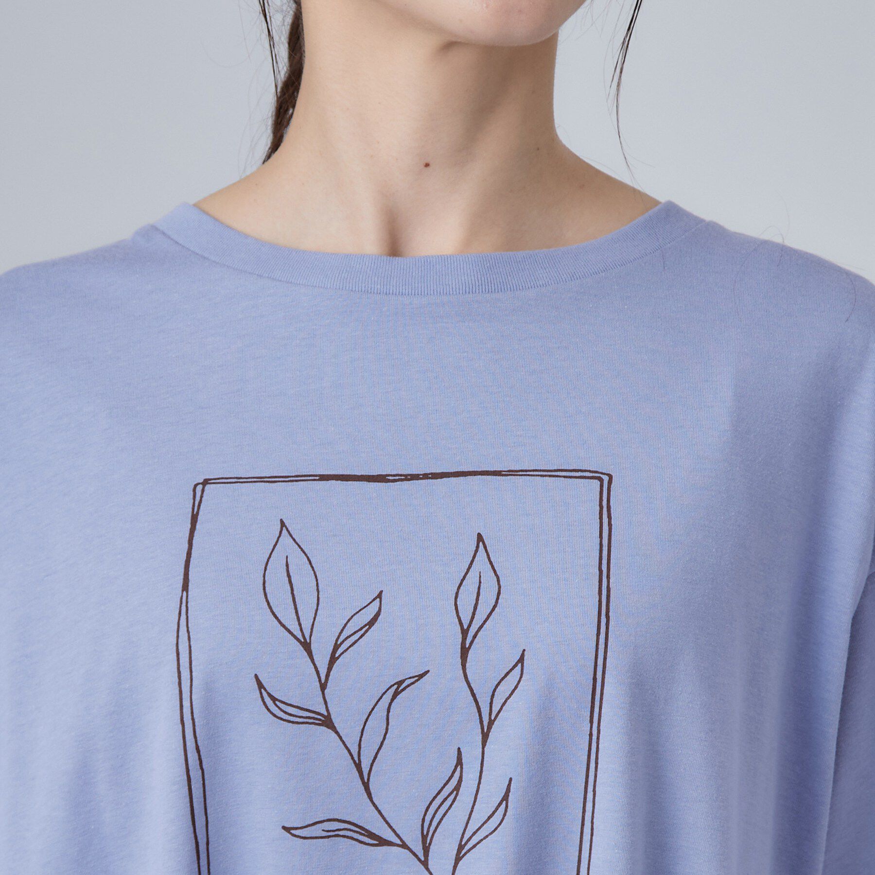 SHOO･LA･RUE「【洗濯機可/体型カバー】プリントデザインが目を惹く 裾シャーリングTシャツ」|Tシャツ・カットソー|