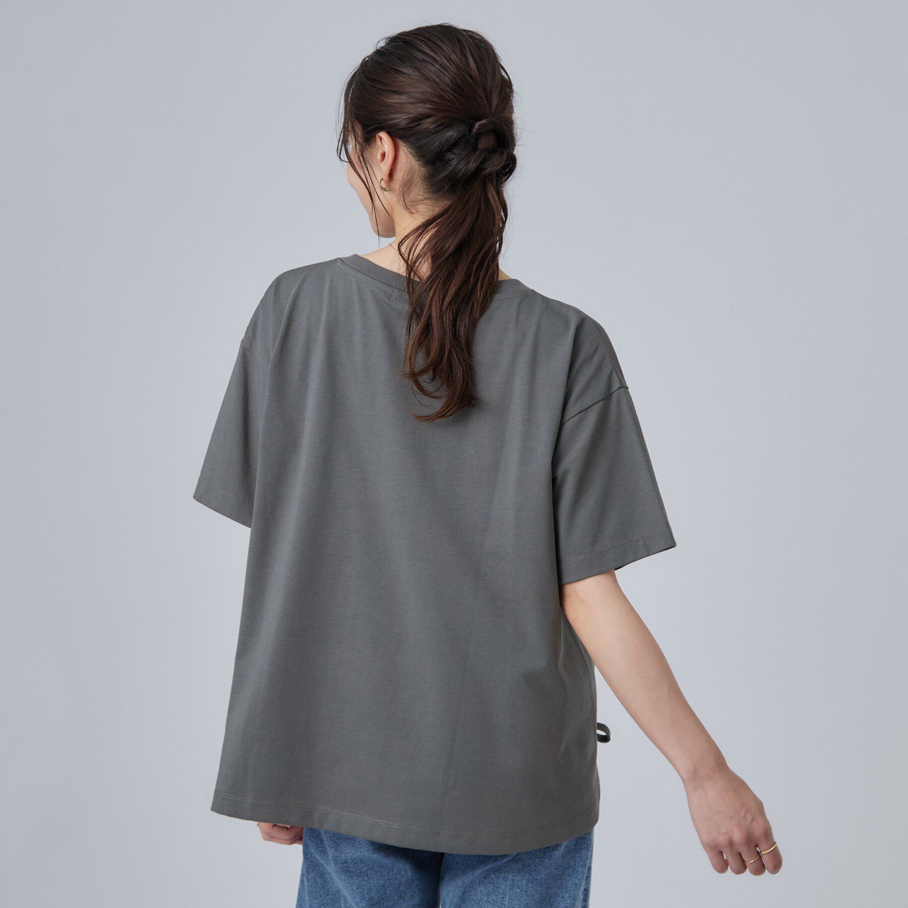 SHOO･LA･RUE「【洗濯機可/体型カバー】プリントデザインが目を惹く 裾シャーリングTシャツ」|Tシャツ・カットソー|