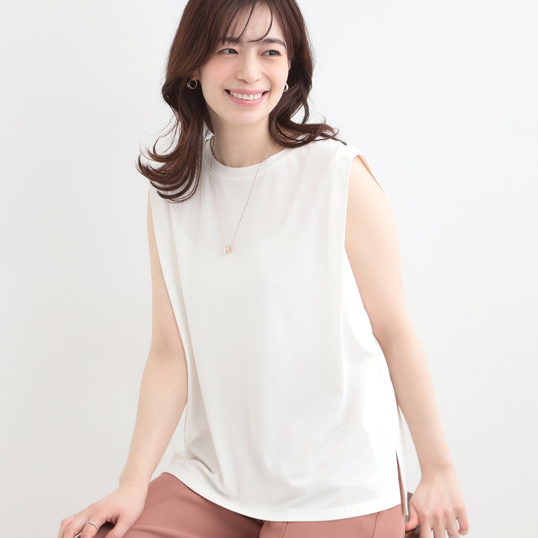 SHOO･LA･RUE「【UVカット/接触冷感】上品に涼し気 とろみタックノースリーブトップス」|Tシャツ・カットソー|ホワイト(001)