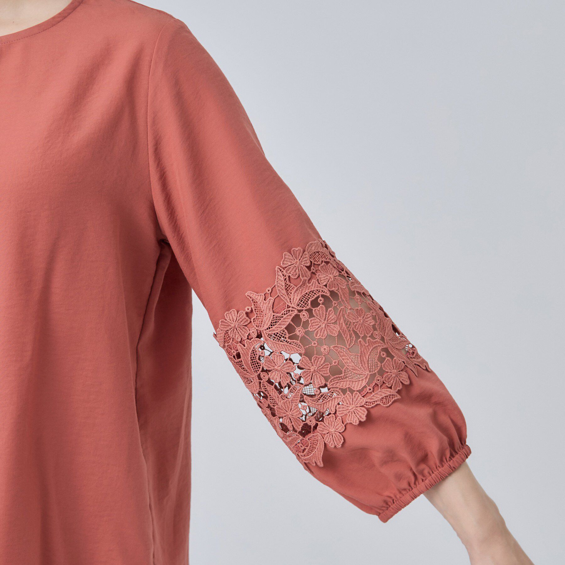 SHOO･LA･RUE「【洗濯機可/S-LL/洗濯後しわになりにくい】刺繍レースで高見え インせず決まる主役ブラウス」|シャツ・ブラウス|