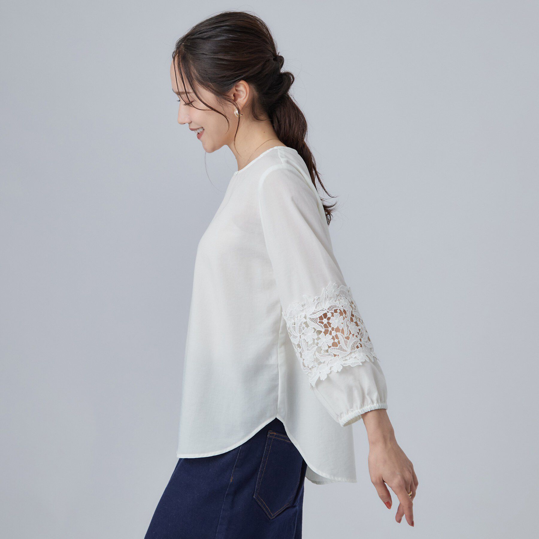 SHOO･LA･RUE「【洗濯機可/S-LL/洗濯後しわになりにくい】刺繍レースで高見え インせず決まる主役ブラウス」|シャツ・ブラウス|