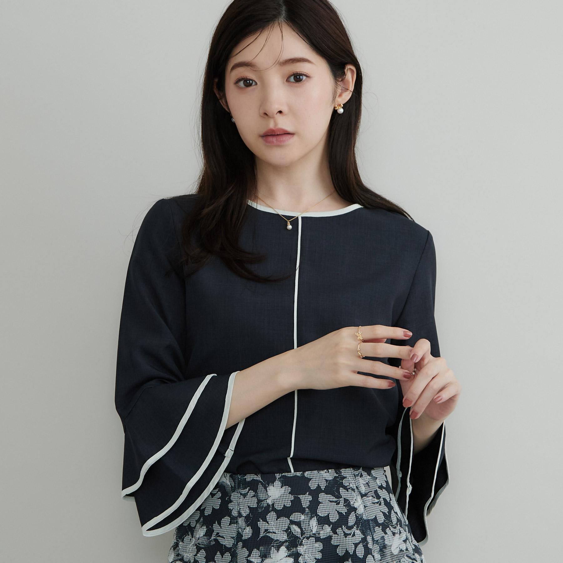 Couture broach「【イージーケア・接触冷感・吸水速乾】配色ラッフルブラウス」|シャツ・ブラウス|