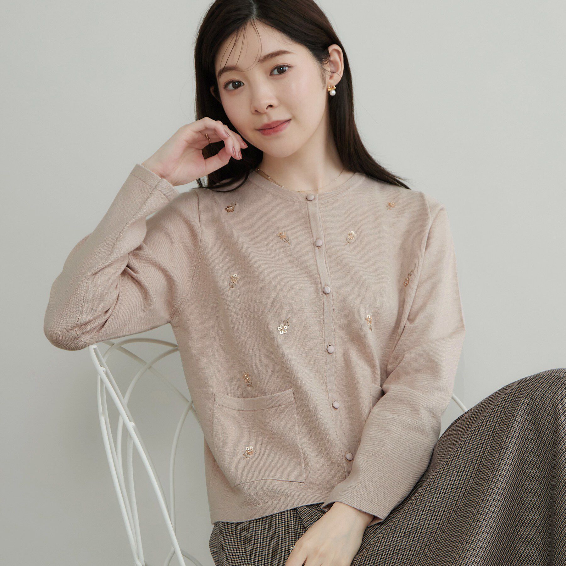 Couture broach「【上品刺繍が華やか】飛ばしビジュー カーディガン」|カーディガン|ピンク(072)