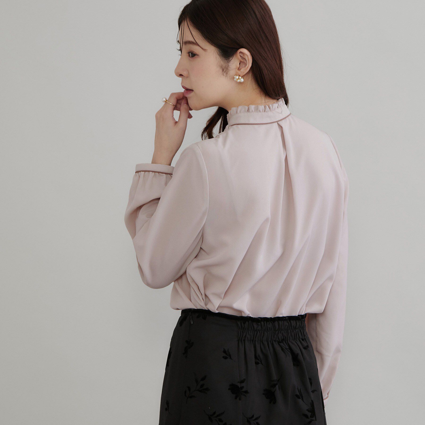 Couture broach「【フリル使いが華やか】ピンタック ブラウス」|シャツ・ブラウス|