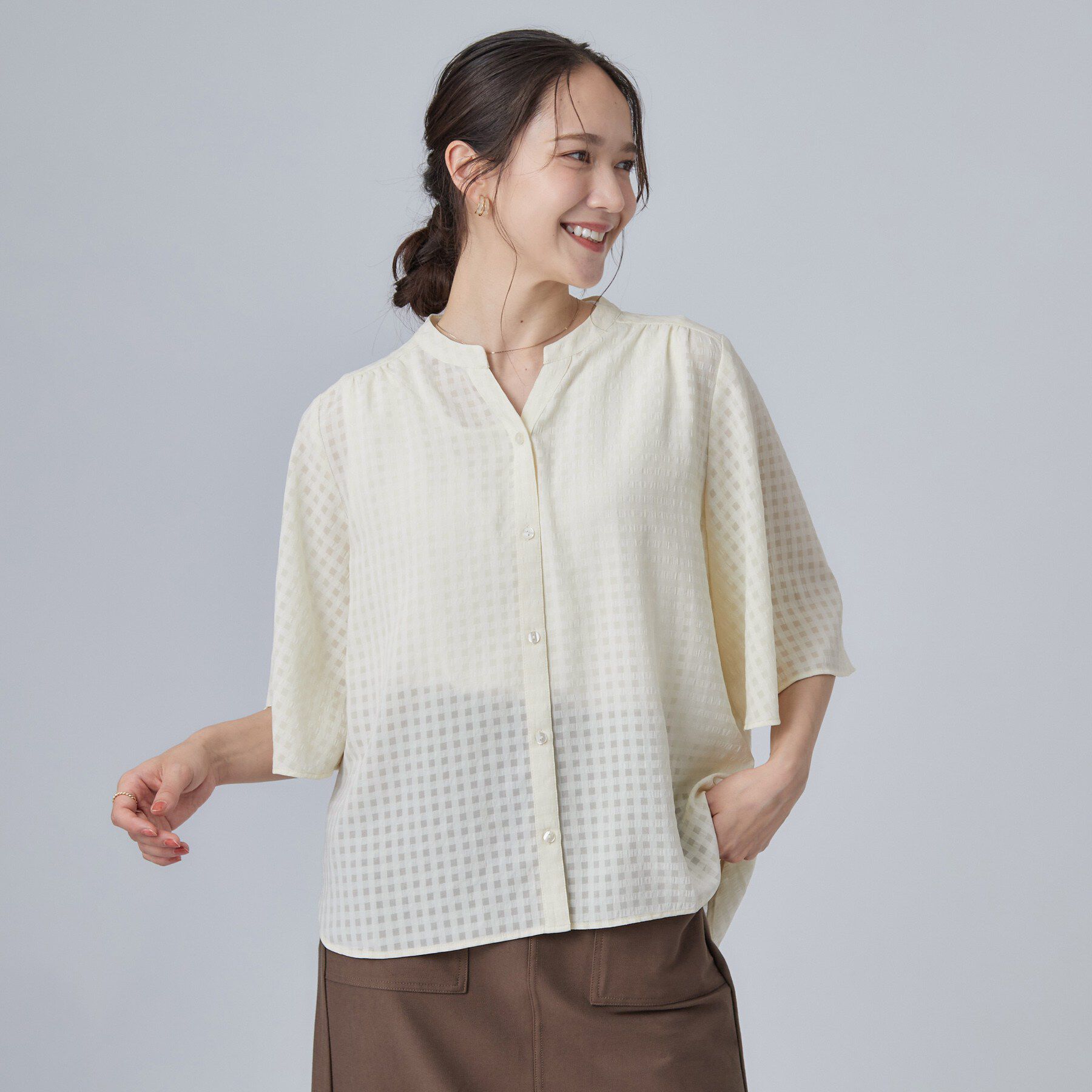 SHOO･LA･RUE「【洗濯機可/S-LL】二の腕隠せる 5分袖ギンガムシアーブラウス」|シャツ・ブラウス|