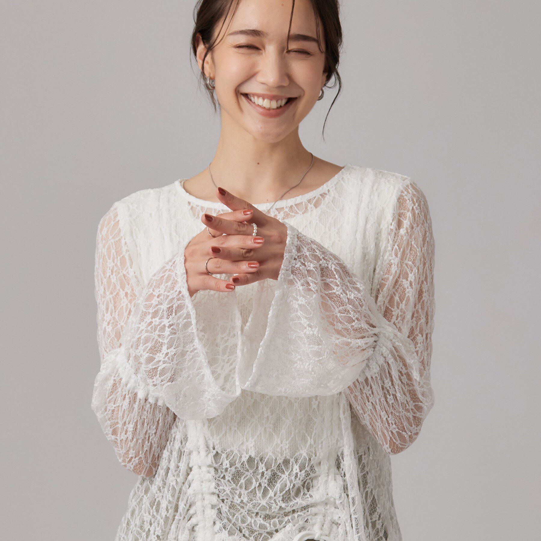 SHOO･LA･RUE「レースで華やかに映える 旬な透け感の レースシャーリングトップス」|Tシャツ・カットソー|ホワイト(001)