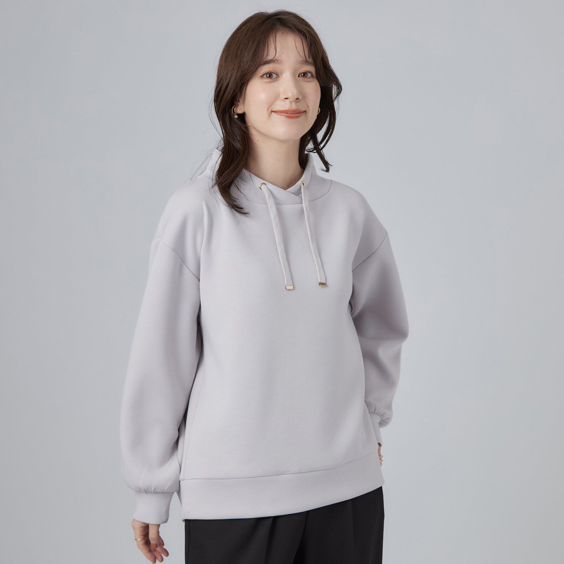 SHOO･LA･RUE「【S-LL/体型カバー】もちさらなめらかタッチ 抜き襟風トップス」|Tシャツ・カットソー|