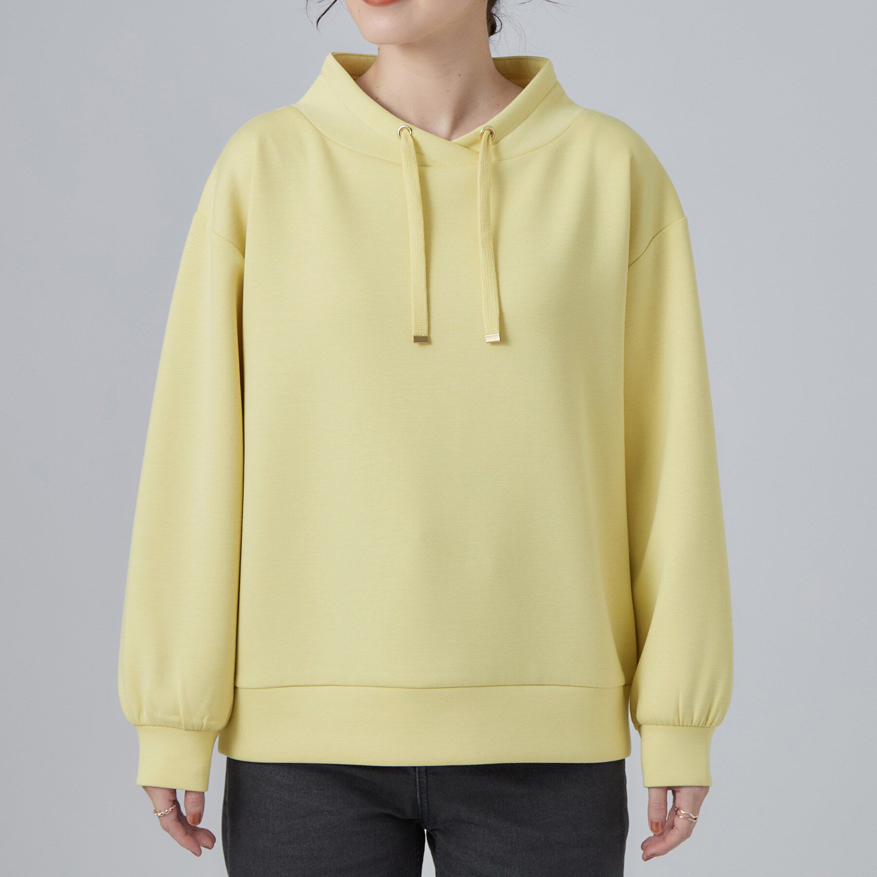 SHOO･LA･RUE「【S-LL/体型カバー】もちさらなめらかタッチ 抜き襟風トップス」|Tシャツ・カットソー|