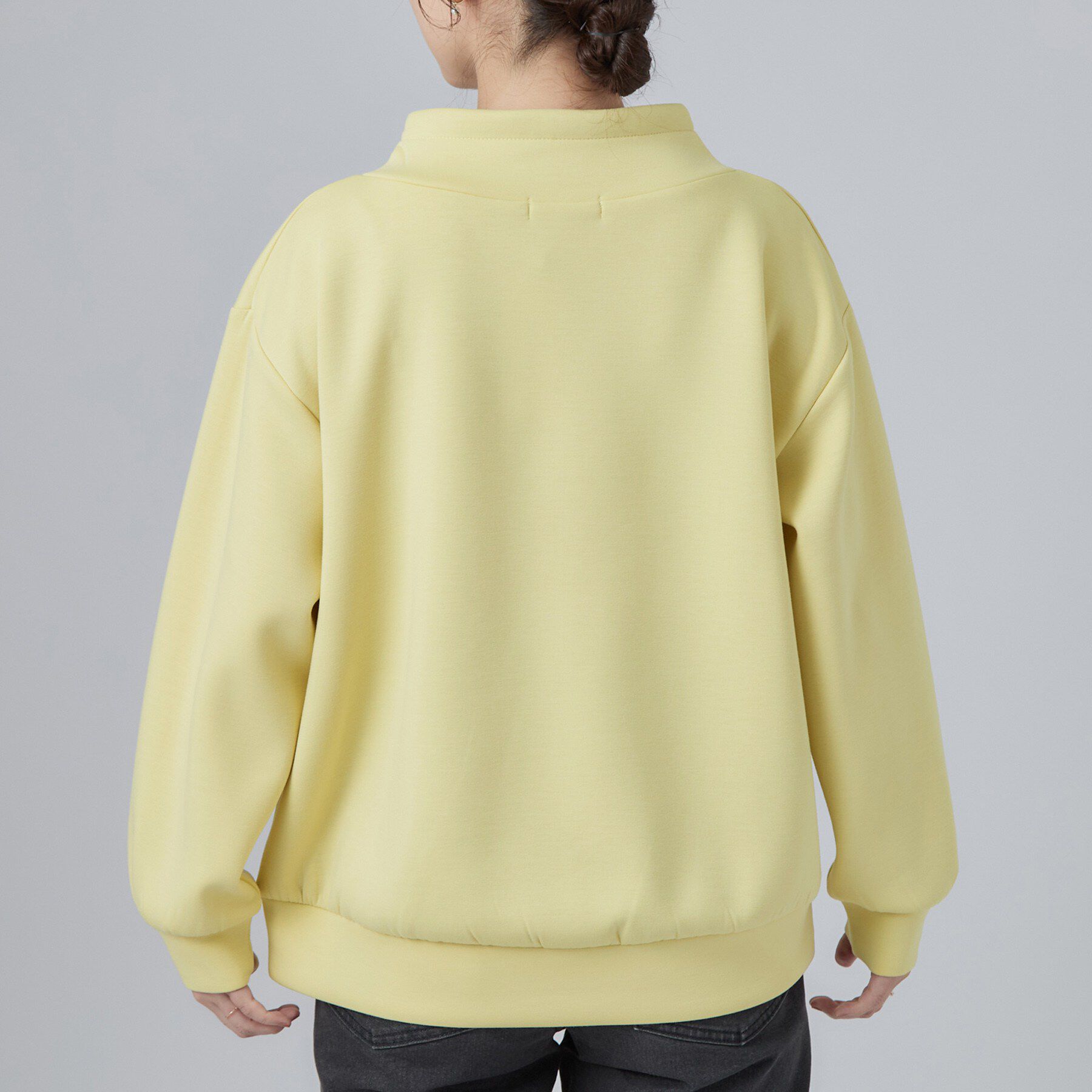 SHOO･LA･RUE「【S-LL/体型カバー】もちさらなめらかタッチ 抜き襟風トップス」|Tシャツ・カットソー|
