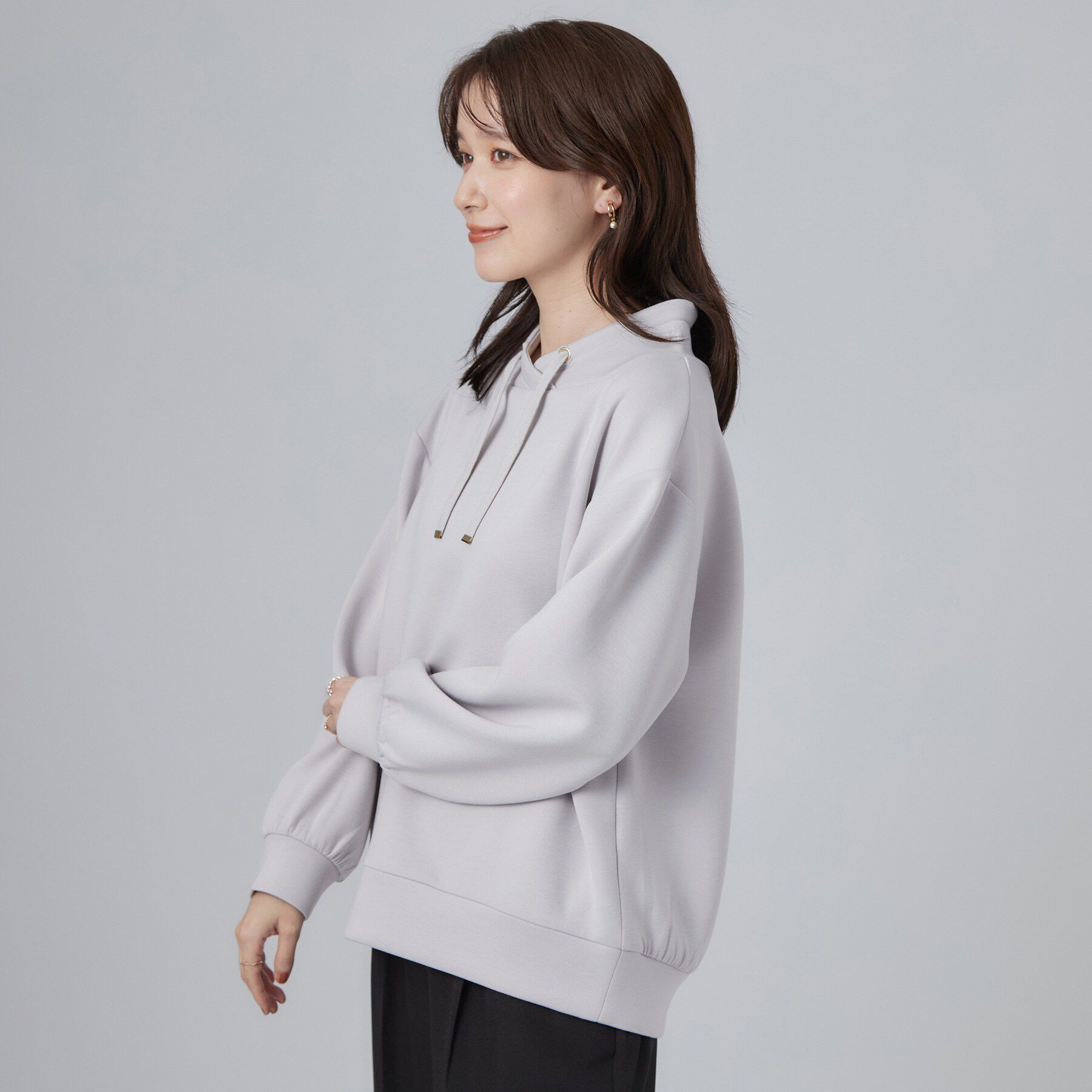 SHOO･LA･RUE「【S-LL/体型カバー】もちさらなめらかタッチ 抜き襟風トップス」|Tシャツ・カットソー|