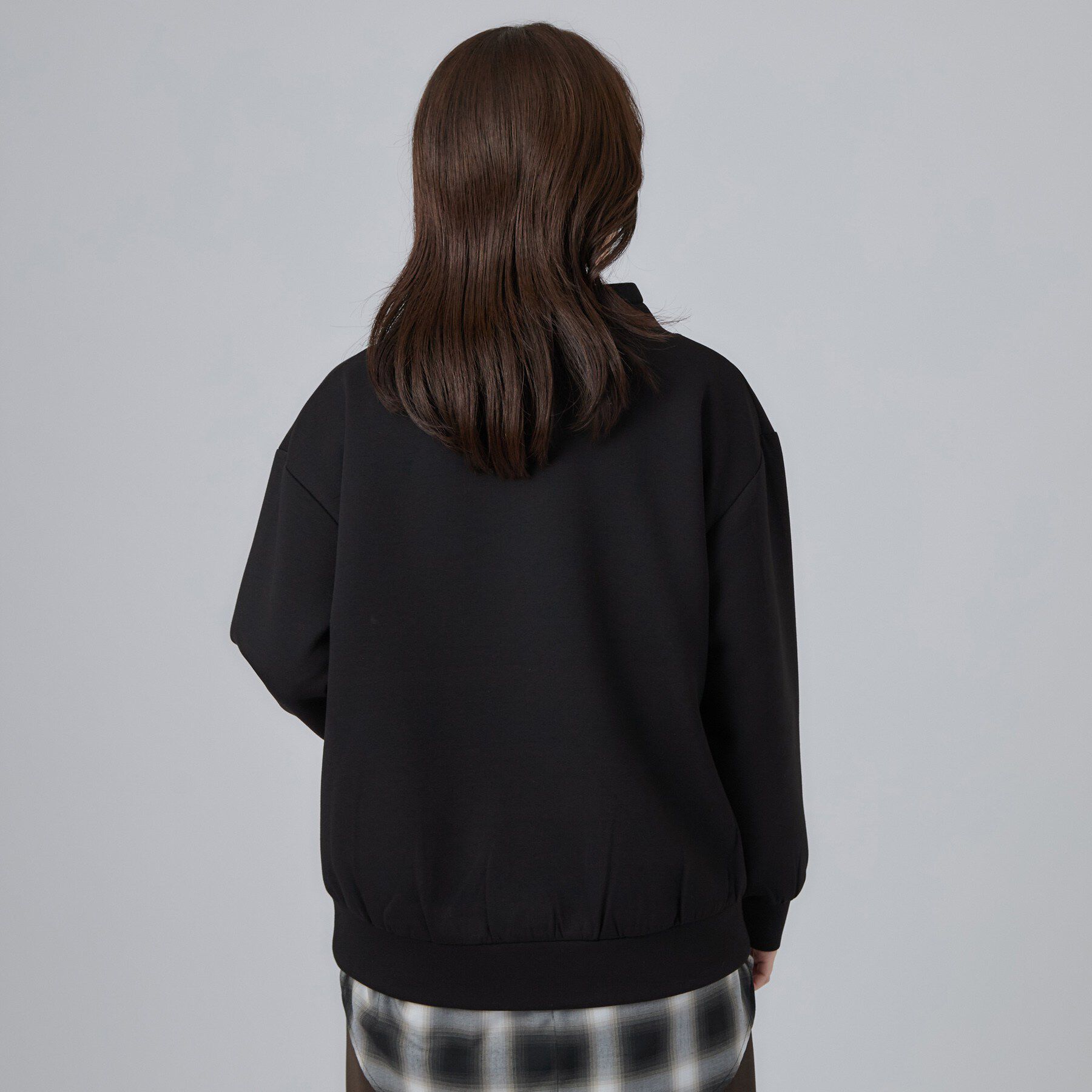 SHOO･LA･RUE「【S-LL/体型カバー】もちさらなめらかタッチ 抜き襟風トップス」|Tシャツ・カットソー|