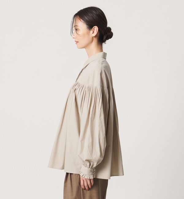 UNITED ARROWS「パールライク ボタン タック フレア ブラウス」|シャツ・ブラウス|