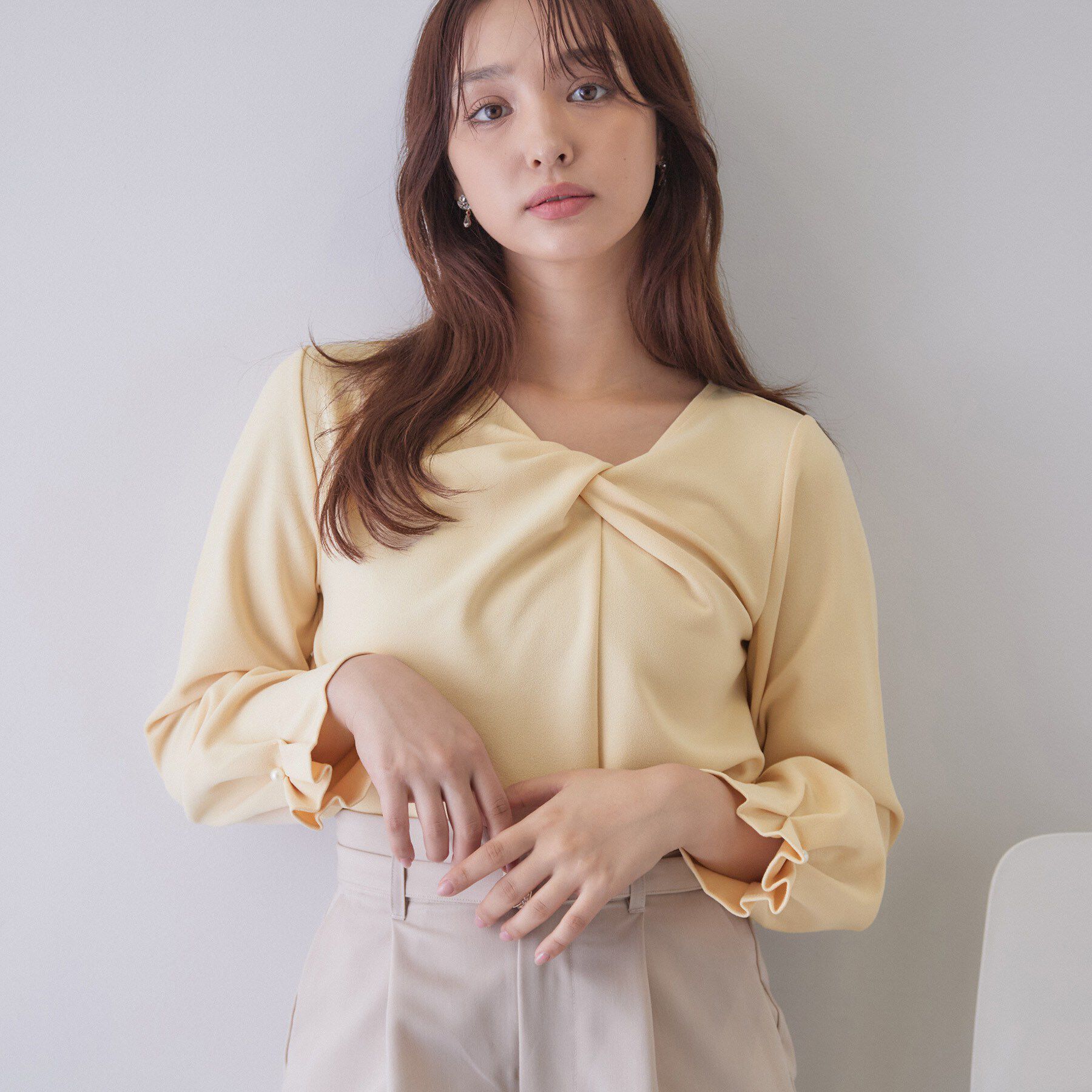 index「ツイストタックパール調トップス【洗濯機OK／イージーアイロン】」|Tシャツ・カットソー|ライトイエロー(03