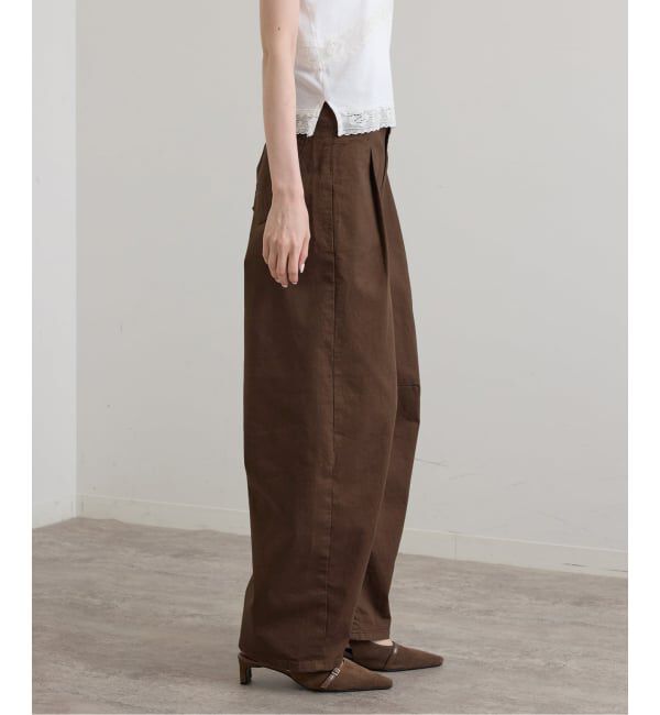 U by SPICK&SPAN「SOMETHING / サムシング HANA TUCK CURVE TAPERED」|チノ|