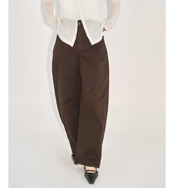 U by SPICK&SPAN「SOMETHING / サムシング HANA TUCK CURVE TAPERED」|チノ|
