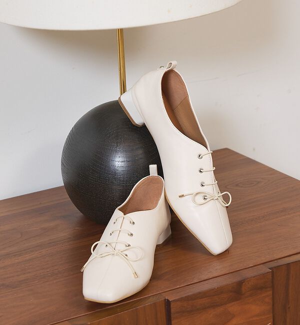 AU BANNISTER「ナロースクエアレースダウンソフトシューティ」|ビジネス・ドレスシューズ|アイボリー
