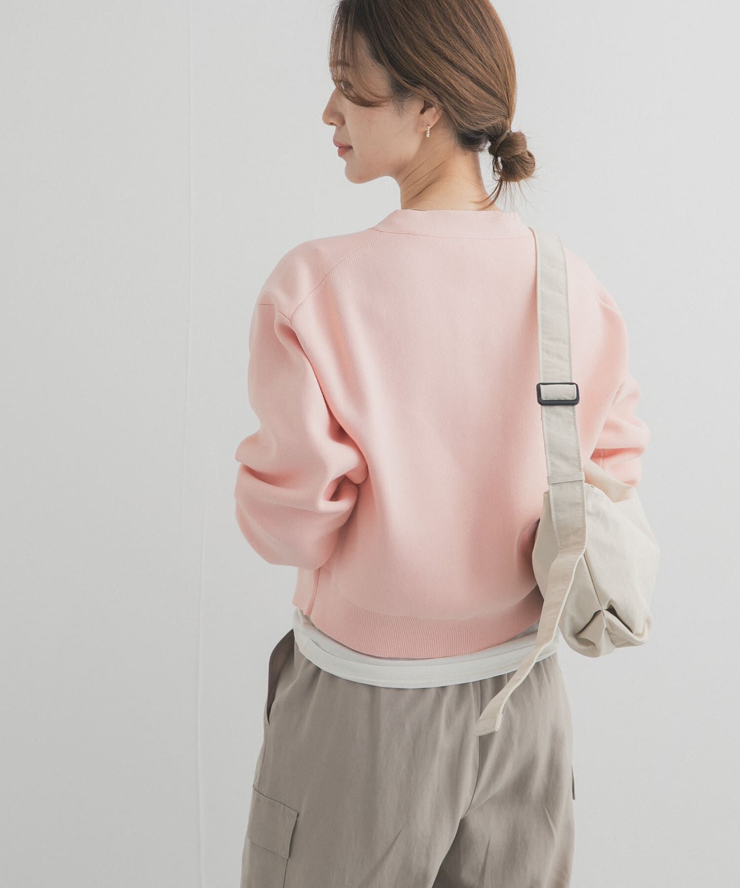 URBAN RESEARCH DOORS「『仁村紗和さん着用』『UR TECH Renew Knit』VネックZIPカーディガン」|カーディガン|
