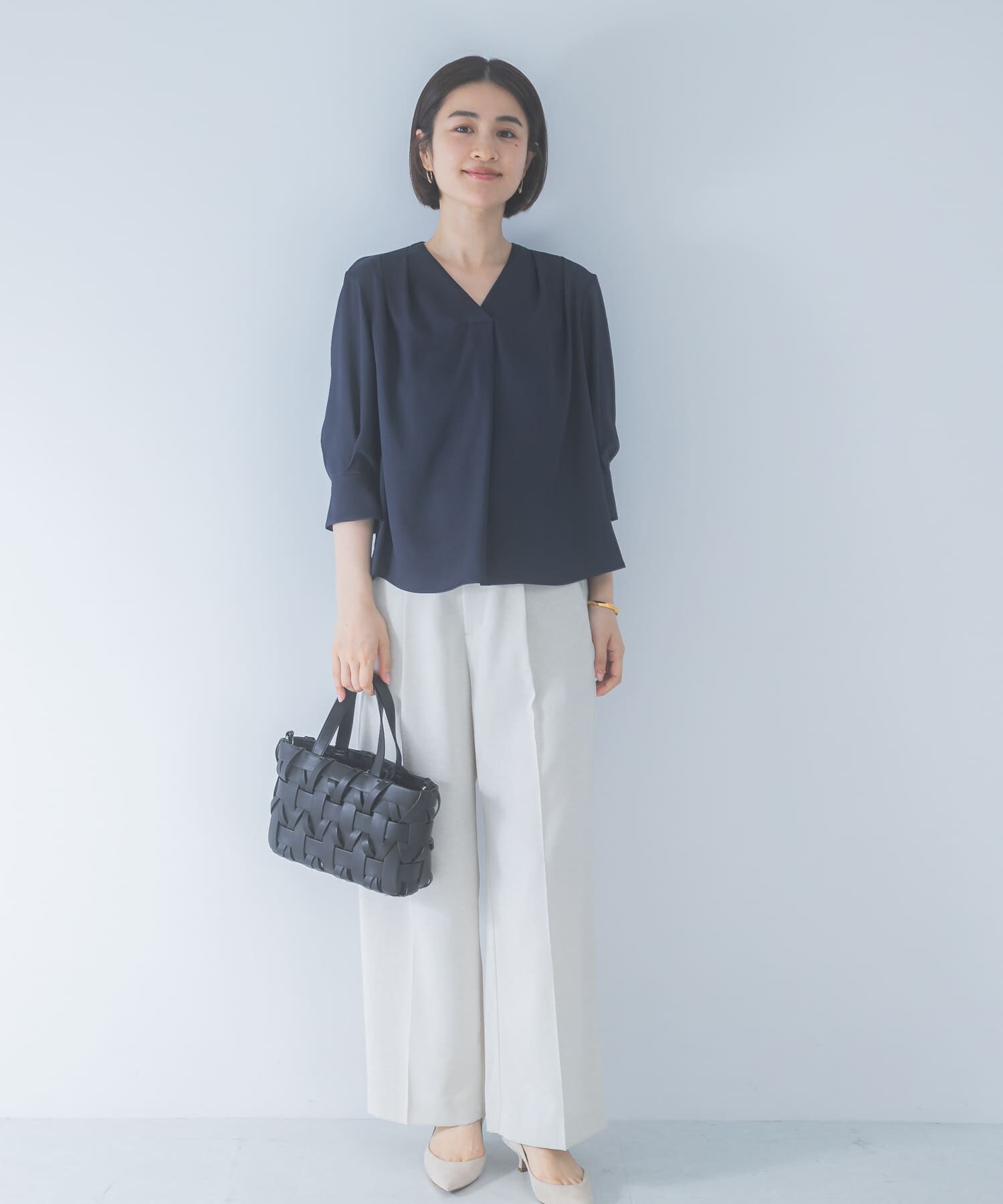 URBAN RESEARCH ROSSO「シルキーツイルVネックブラウス」|シャツ・ブラウス|