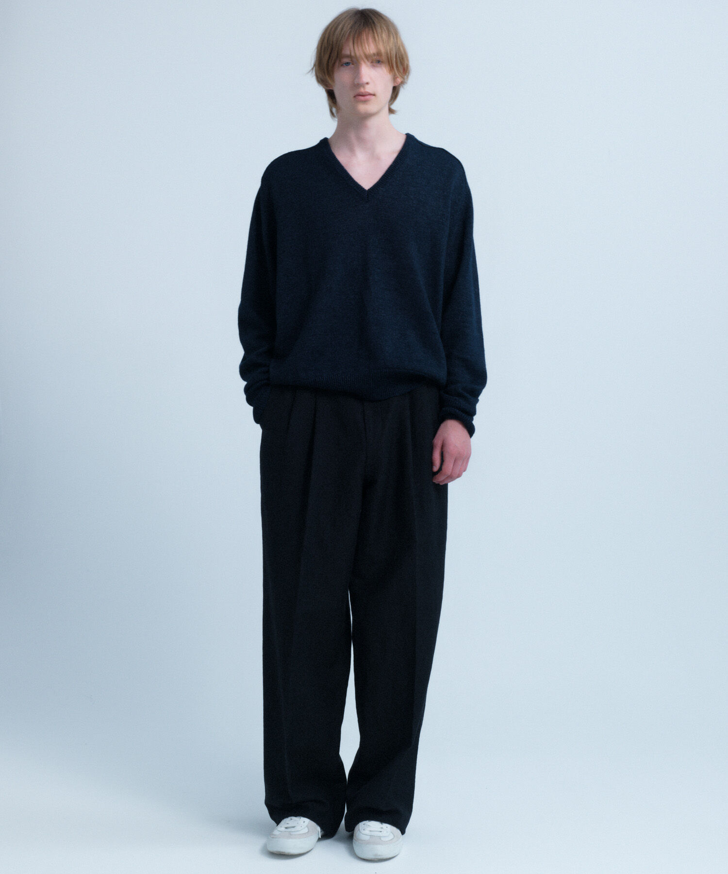 URBAN RESEARCH「new basic　WASHI WOOL V-NECK KNIT」|ニット・セーター|ネイビー