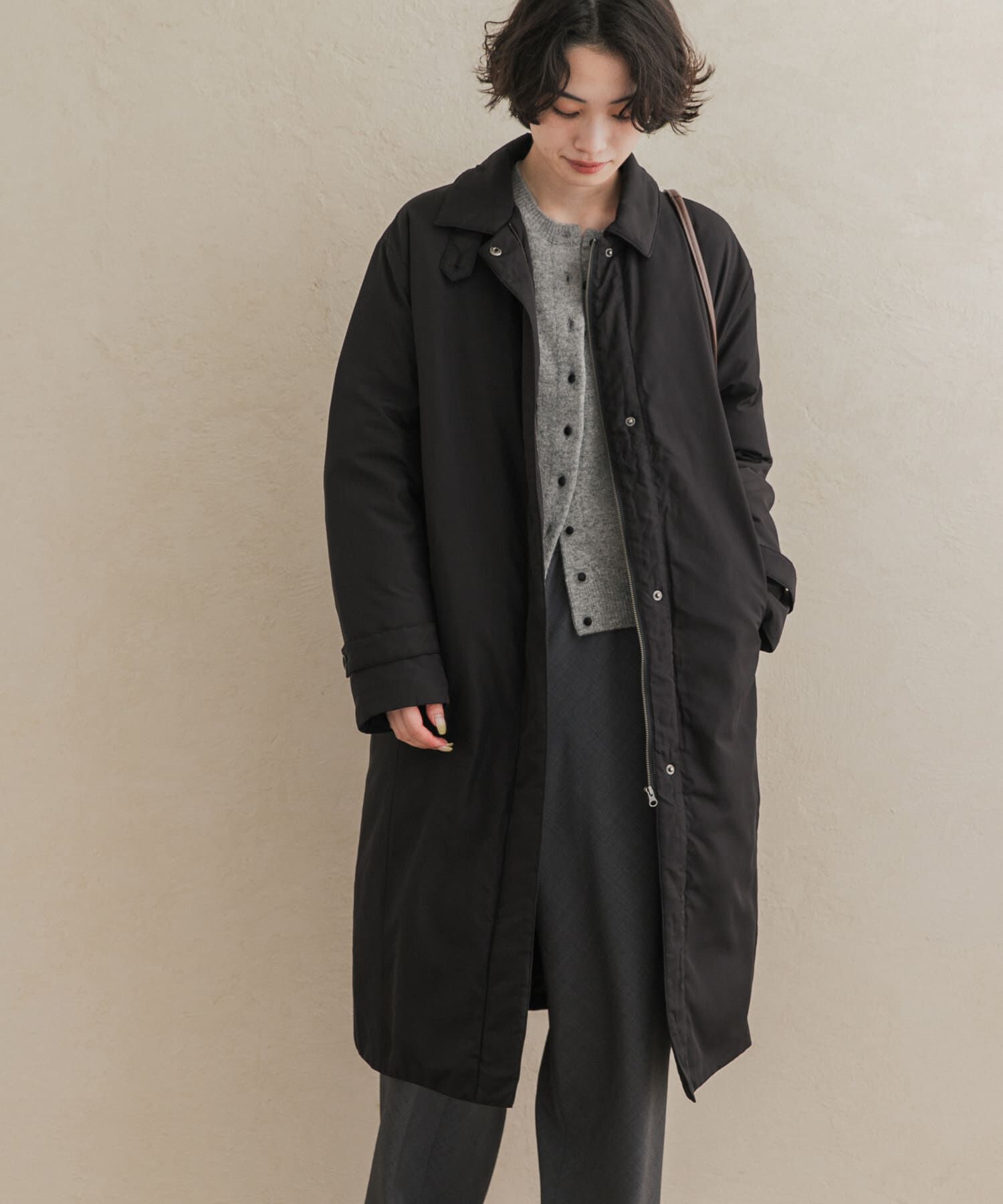 URBAN RESEARCH DOORS「ステッチレスライトダウンロングコート 26AW」|ノーカラーコート|