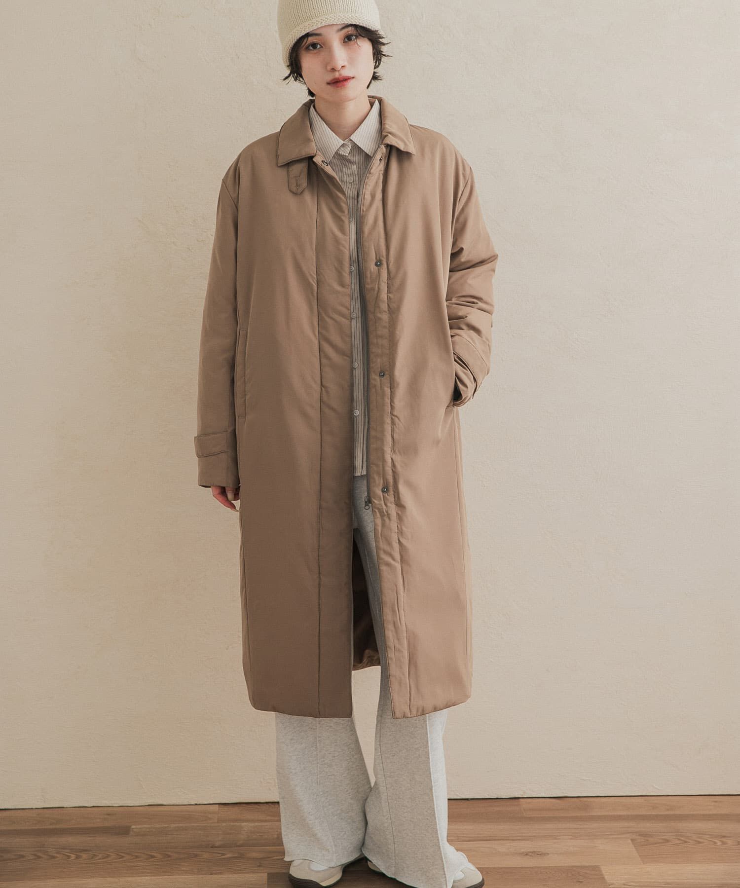 URBAN RESEARCH DOORS「ステッチレスライトダウンロングコート 26AW」|ノーカラーコート|