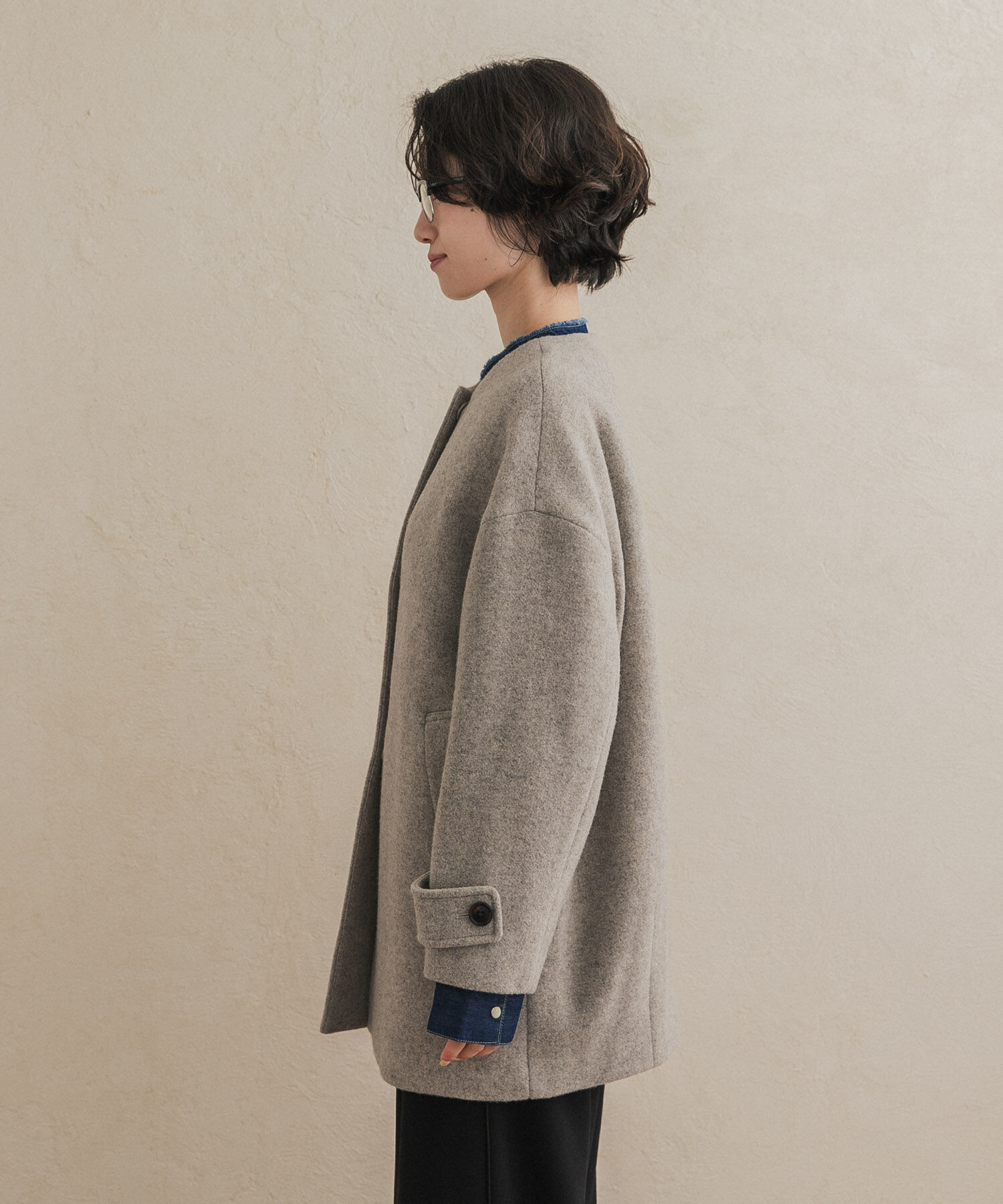 URBAN RESEARCH DOORS「エアリーウールノーカラーミドルコート 26AW」|ノーカラーコート|