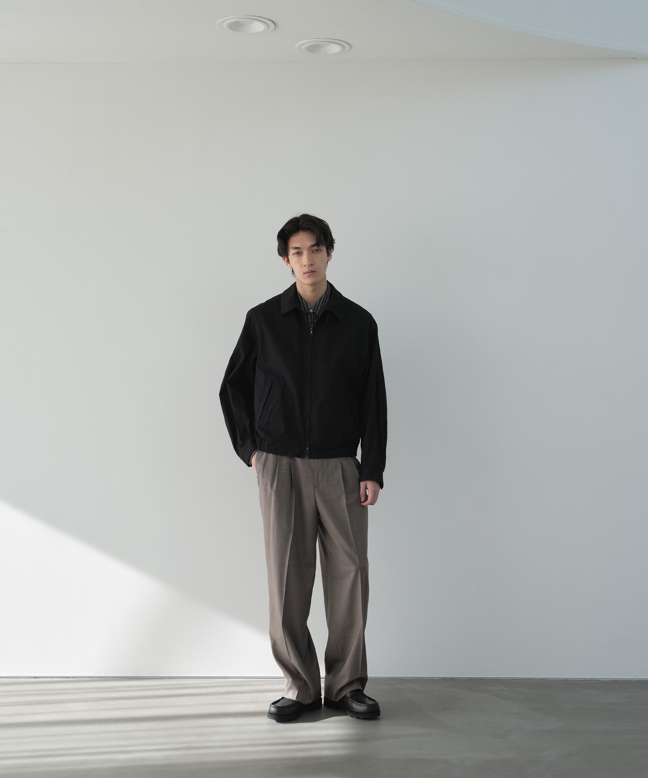 YLEVE 「YLEVE / SUPER120'S CHAMBRAY WOOL 3TACK TROUSERS」|その他|ベージュ