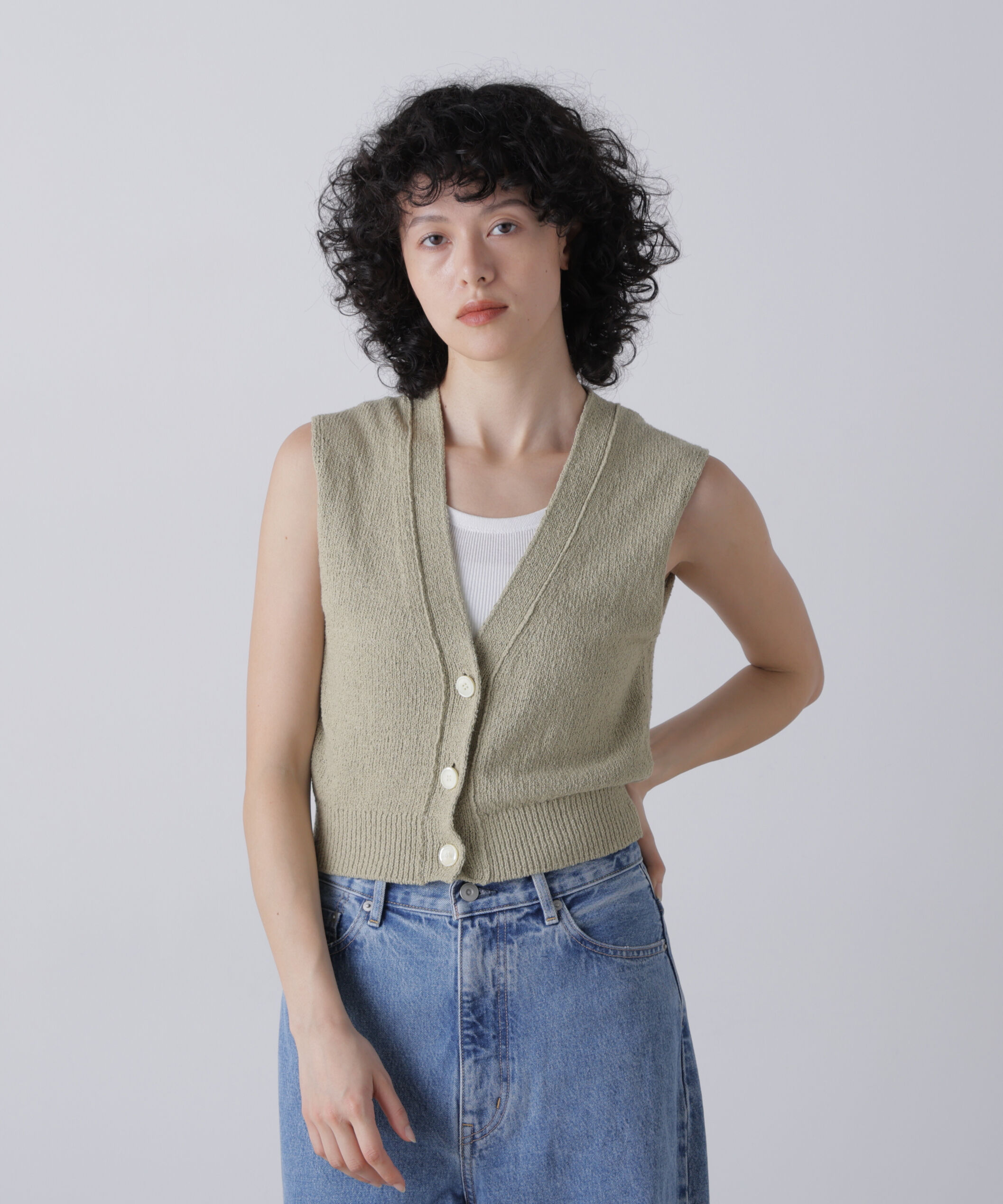 YLEVE 「YLEVE / COTTON BOUCLE KNIT VEST」|ニット・セーター|KHAKI