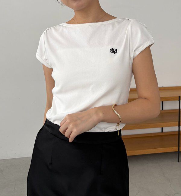  「【Tシャツが苦手な方にも◎】1ポイントボートネックTシャツ」|Tシャツ・カットソー|