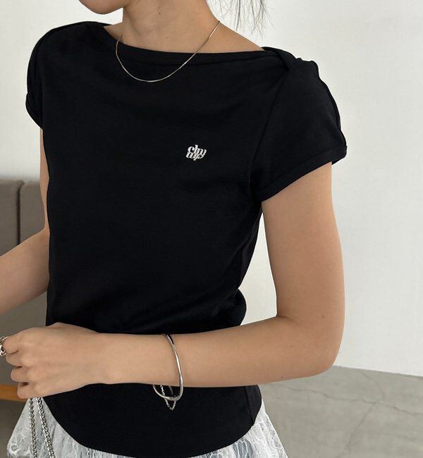  「【Tシャツが苦手な方にも◎】1ポイントボートネックTシャツ」|Tシャツ・カットソー|