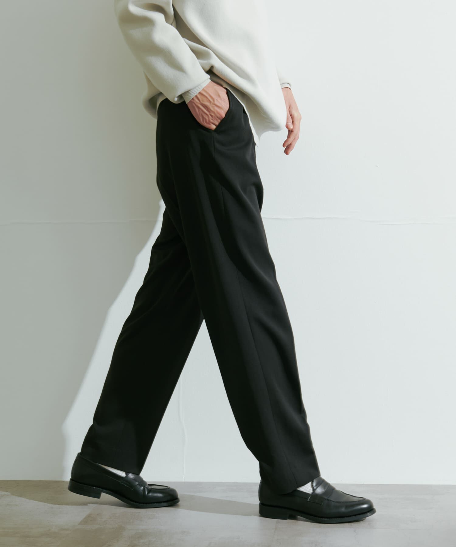 URBAN RESEARCH DOORS「『UR TECH』完声 テーパードトラウザー」|その他|ブラック