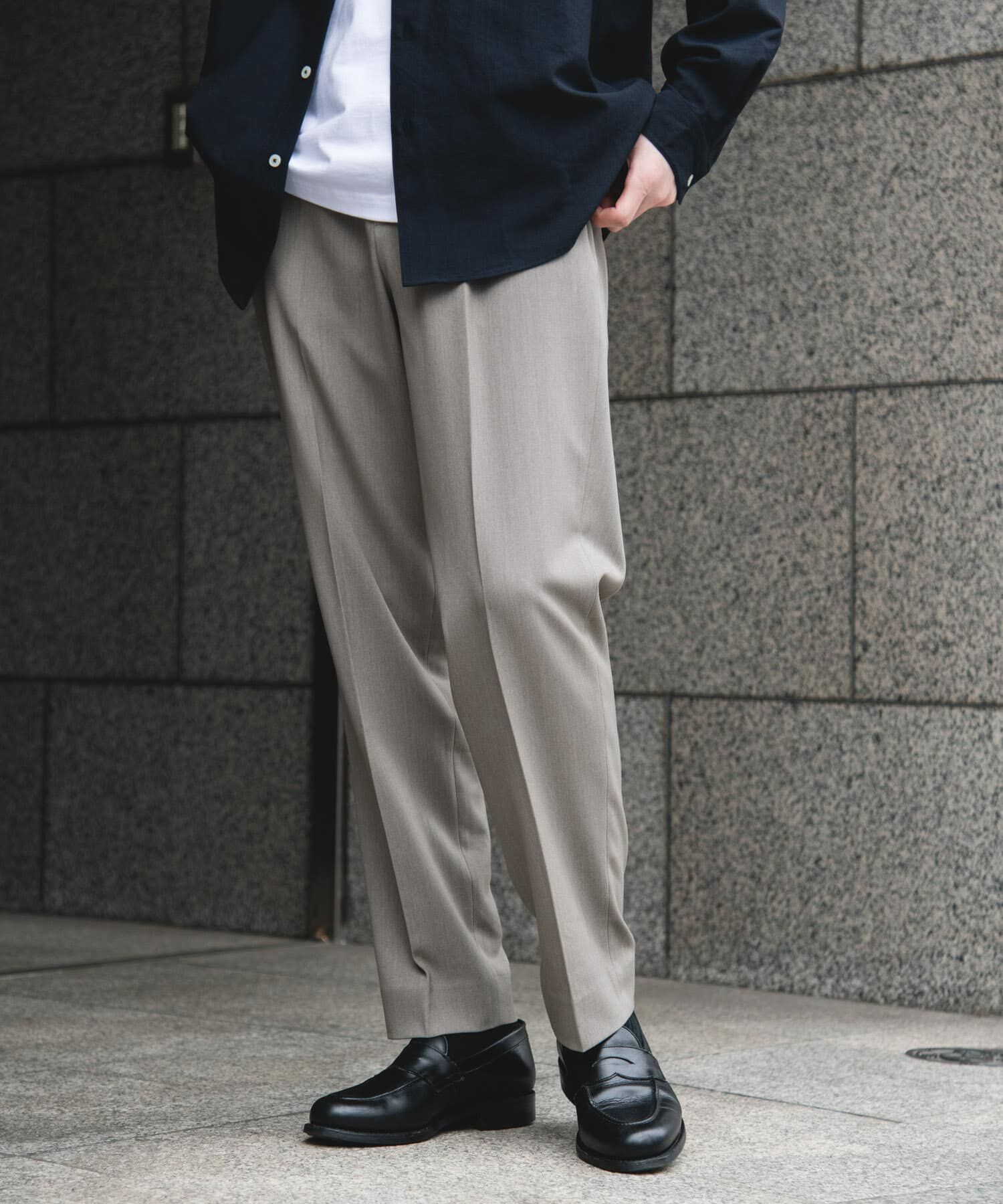 URBAN RESEARCH DOORS「『UR TECH』完声 テーパードトラウザー」|その他|ベージュ系その他