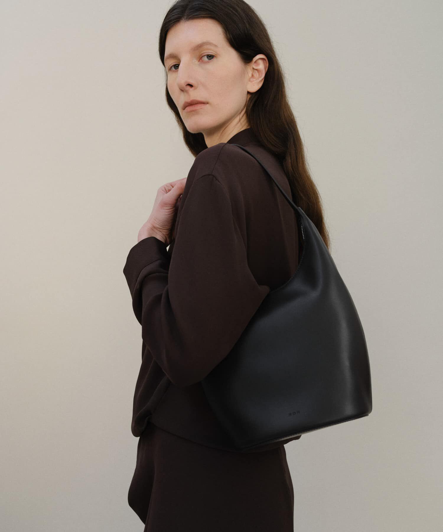 RODE SKO「ROH Seoul　MEDIUM AROUND HOBO BAG」|ショルダー・メッセンジャー|ブラック