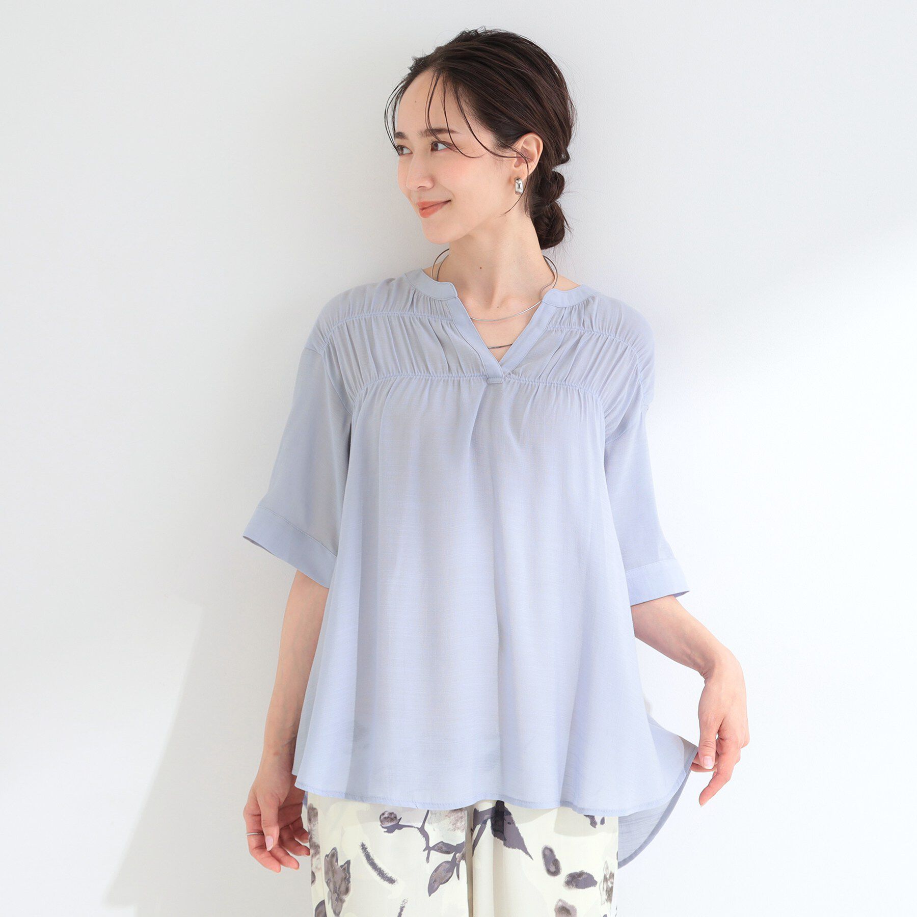 SHOO･LA･RUE「【UV/洗濯機可】お袖の長さが調整出来る シャーリングスキッパーブラウス」|シャツ・ブラウス|