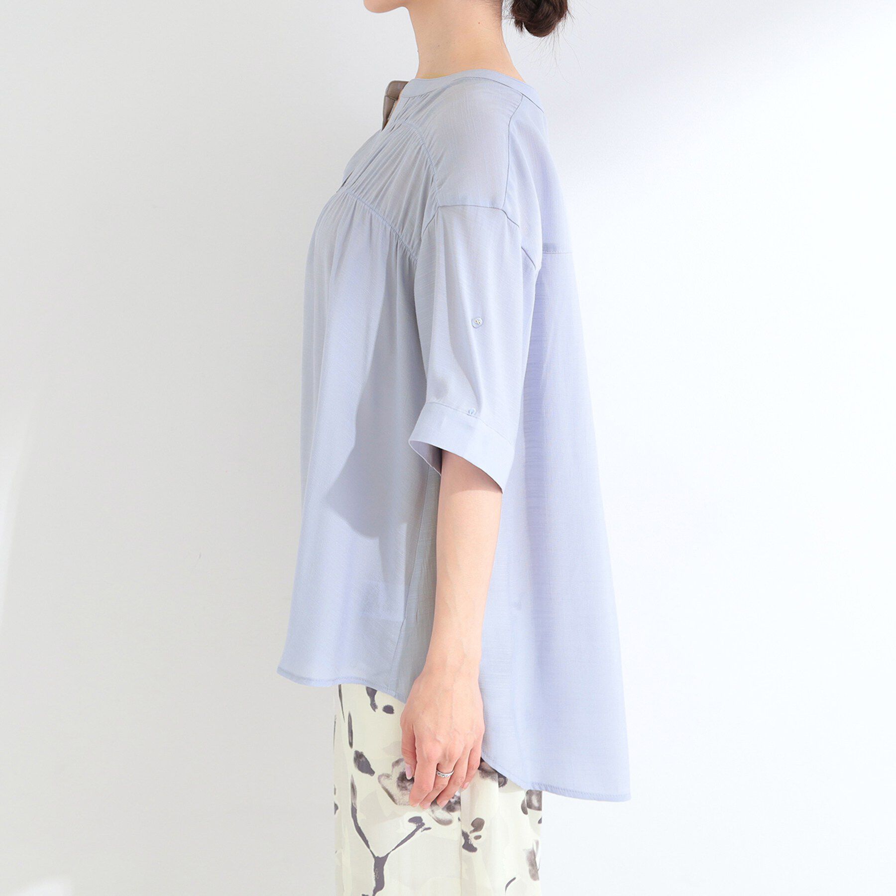 SHOO･LA･RUE「【UV/洗濯機可】お袖の長さが調整出来る シャーリングスキッパーブラウス」|シャツ・ブラウス|