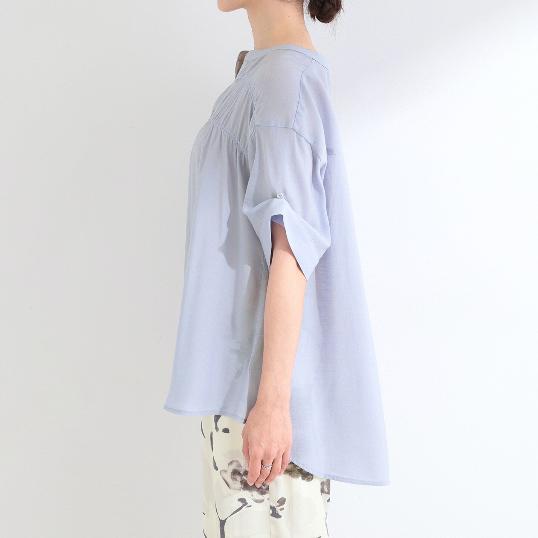 SHOO･LA･RUE「【UV/洗濯機可】お袖の長さが調整出来る シャーリングスキッパーブラウス」|シャツ・ブラウス|