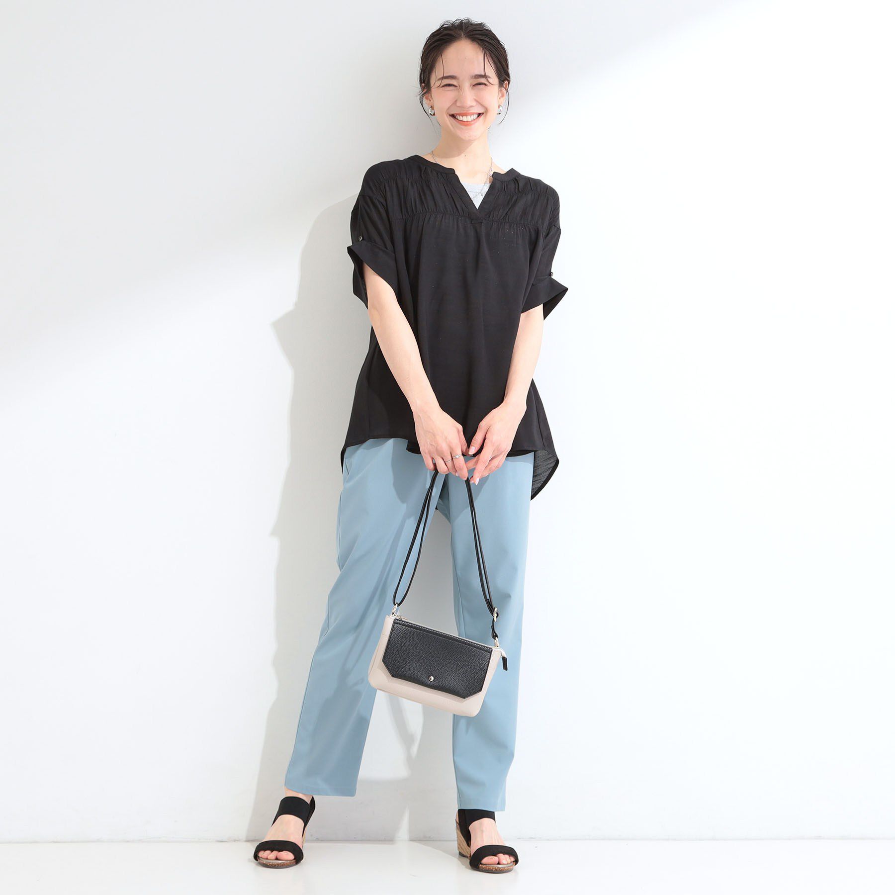SHOO･LA･RUE「【UV/洗濯機可】お袖の長さが調整出来る シャーリングスキッパーブラウス」|シャツ・ブラウス|