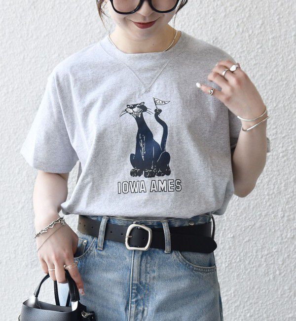 SHIPS any「【SHIPS any別注】Collegiate Pacific:〈洗濯機可能〉V ガゼット プリント & 刺繍 Tシャツ」|Tシャツ・カットソー|ライトグレー