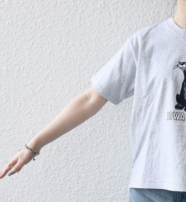 SHIPS any「【SHIPS any別注】Collegiate Pacific:〈洗濯機可能〉V ガゼット プリント & 刺繍 Tシャツ」|Tシャツ・カットソー|