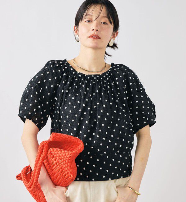 NOLLEY'S「【WEB＆一部店舗限定アイテム】ウォッシャブルレース刺繍袖ボリュームサッカーブラウス」|シャツ・ブラウス|