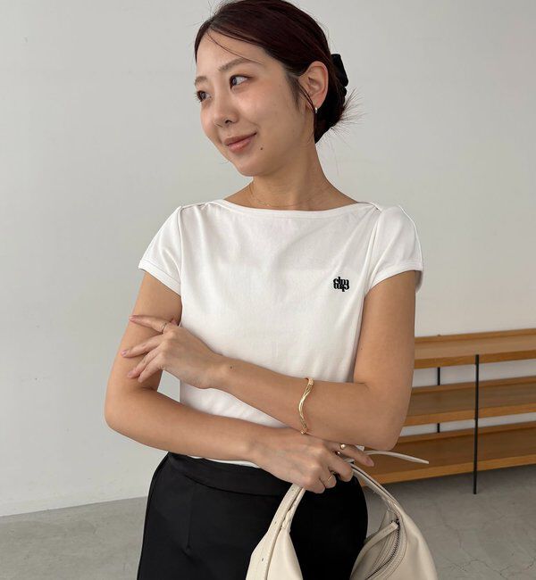  「【Tシャツが苦手な方にも◎】1ポイントボートネックTシャツ」|Tシャツ・カットソー|