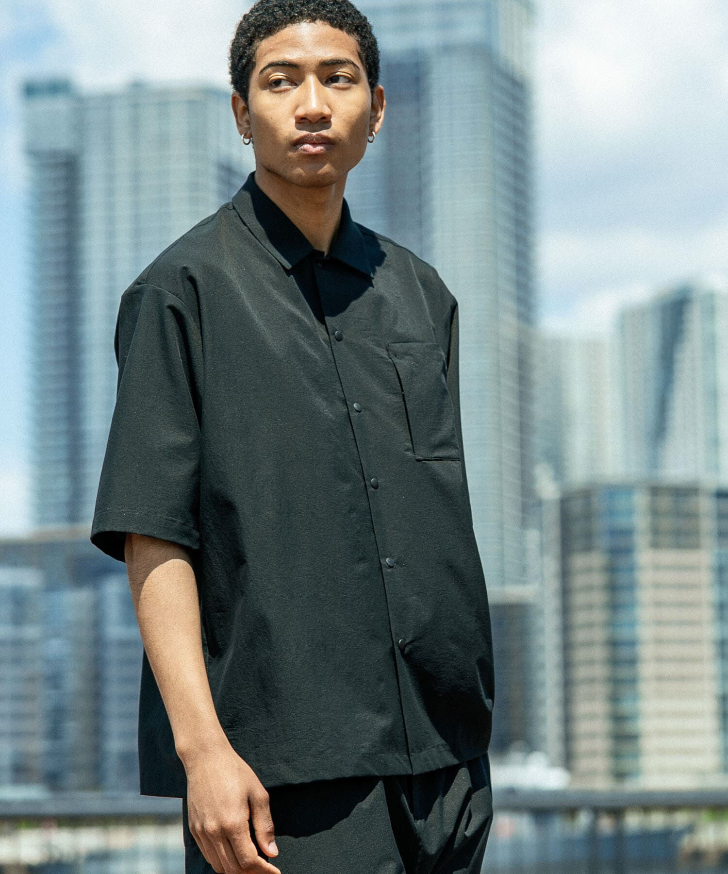 URBAN RESEARCH「『洗濯可/防シワ/撥水』COOL DOTS SHORT-SLEEVE SHIRTS」|シャツ・ブラウス|ブラック